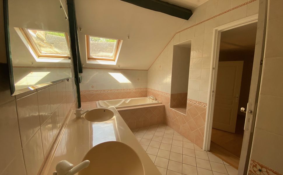 Jolie Maison du Village en Pierre, avec Jardin et Grange Attenante à 30 minutes de Pau